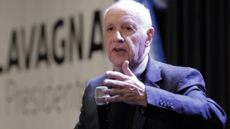 Lavagna consideró que ni el bombo populista ni la patria financiera le servirán al país