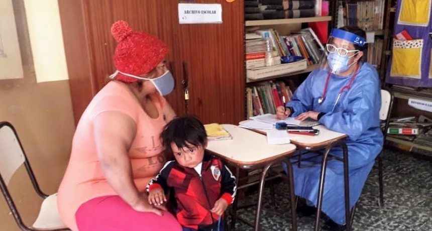 Agentes sanitarios de Salud visitaron Bajo Hondo