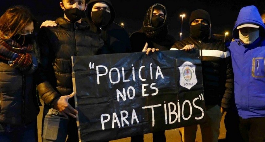 Protesta policial: “Nos piden que no corramos motochorros para no romper los patrulleros”