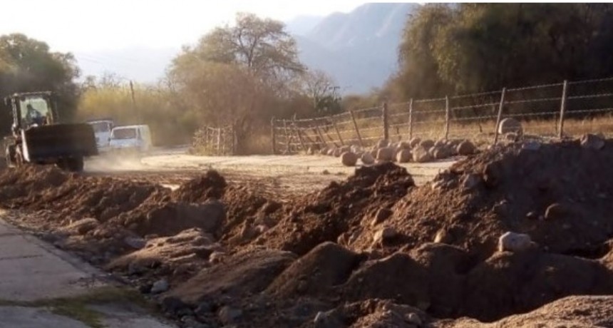 Avanzan los trabajos en la represa de Ampajango 