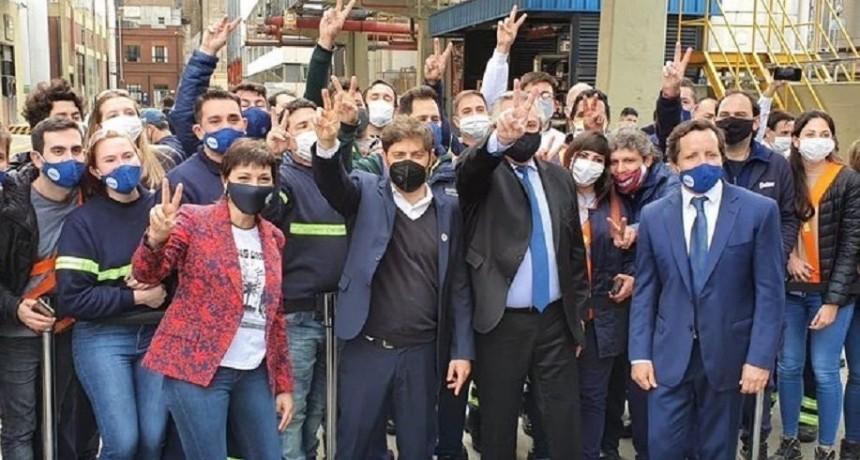 QUILMES: La foto de Fernández, Kicillof y Mayra Mendoza que provocó repudio en las redes sociales