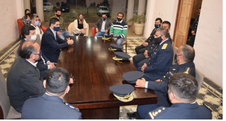 Aguirre recibió a la plana mayor de la Policía