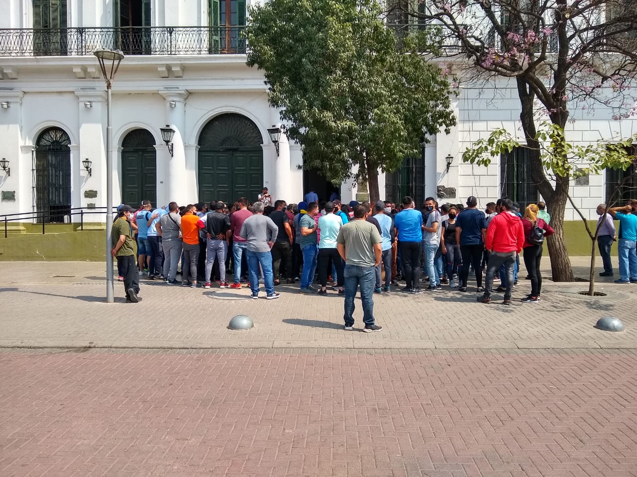 Policías reclaman un aumento del 50%