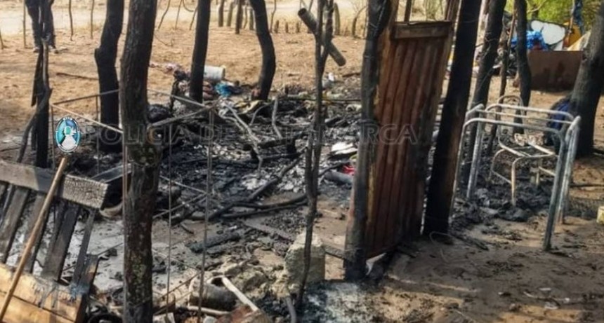El fuego consumió totalmente una vivienda precaria