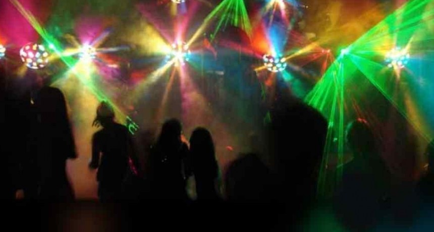 Adolescentes demorados por estar en una fiesta estudiantil en Villa parquer Chacabuco