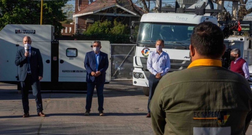 Jalil entregó vehículos para el Parque Automotor de las empresas de servicio