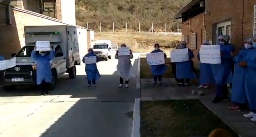 Andalgalá:  Aconquija sin médico hace 6 días, el reclamo fue con aplausos y sirenas 