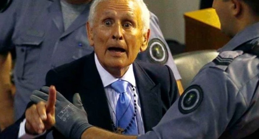 Le otorgaron la prisión domiciliaria a Miguel Etchecolatz, pero seguirá en la cárcel