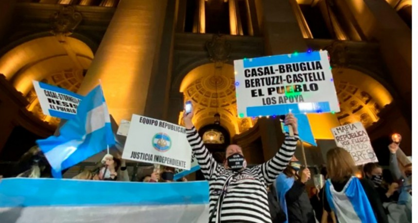 Marcha en Tribunales en apoyo a los jueces removidos por el oficialismo