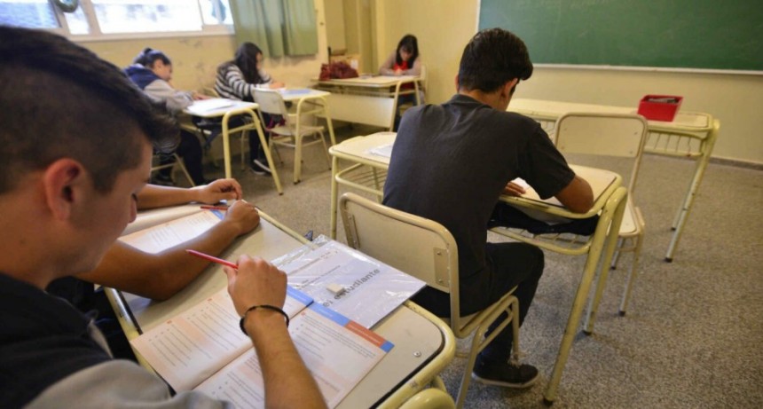 Estudiantes de secundaria terminarían las clases en abril del 2021