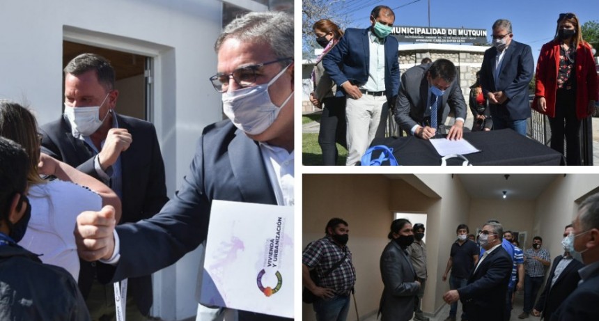 El equipo de gobierno entregó netbooks, maquinaria y viviendas en Mutquín y Saujil