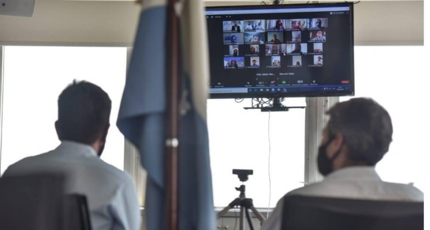 Raúl y el ministro Lammens mantuvieron una reunión con los beneficiarios de “Clubes en Obra” 