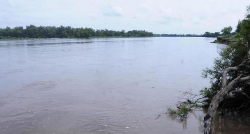 Lo hallan flotando en el r&iacute;o y con un balazo