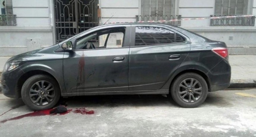 Un custodio de Juliana Awada bale&oacute; a un ladr&oacute;n que quiso robarle cuando almorzaba