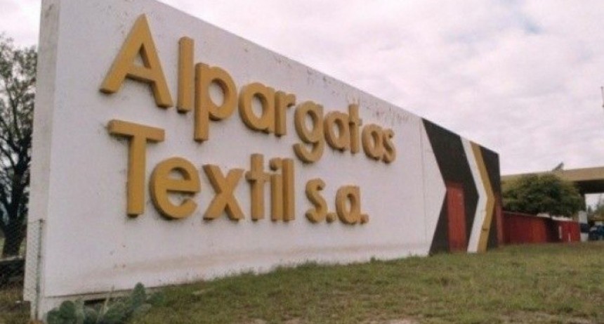 Trabajador despedido de Alpargatas muri&oacute; de un paro