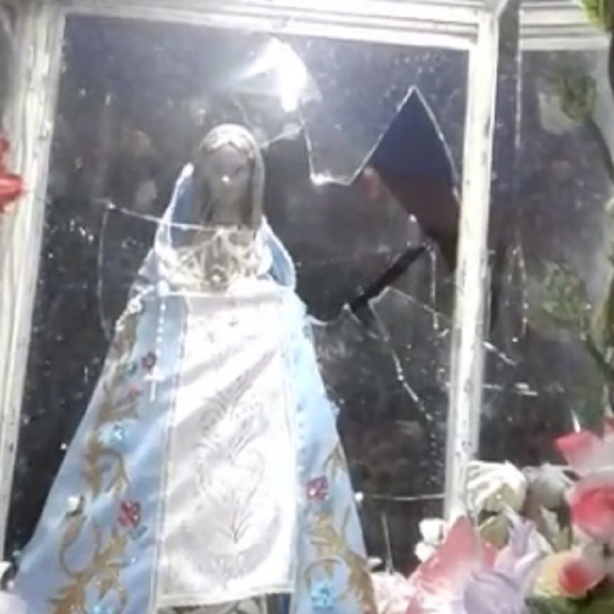 V&aacute;ndalos destruyeron gruta de la virgen en Valle Viejo