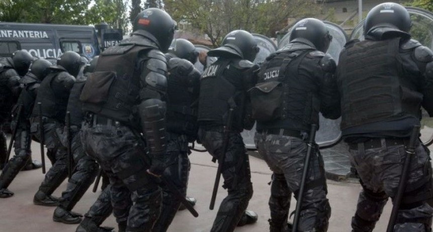 Revoltosos emboscaron m&oacute;vil policial en la zona Norte