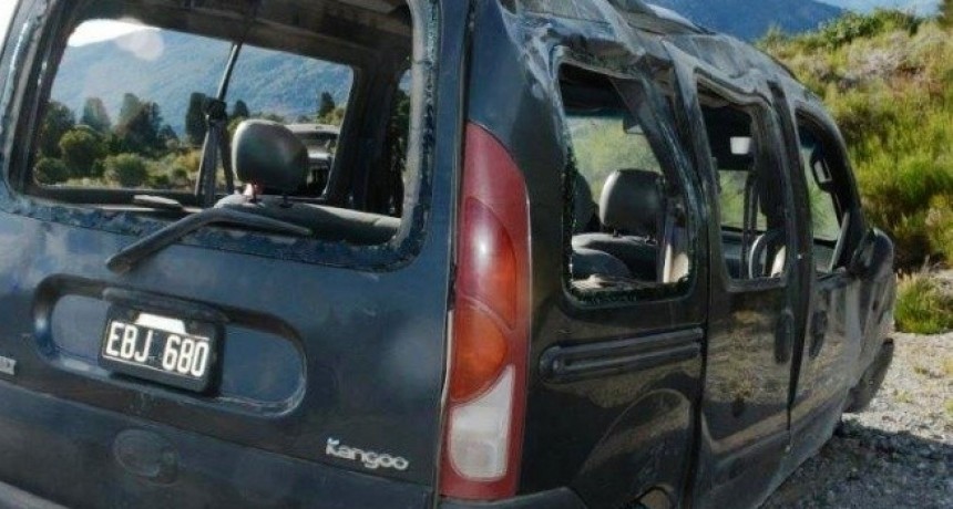 Volc&oacute; una camioneta en Santa Rosa