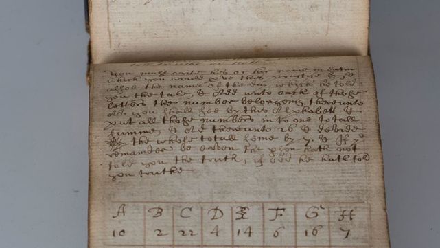 Subastan manuscrito m&aacute;gico que hace que "las mujeres se desnuden"