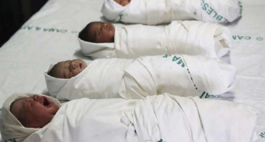 Adolescentes embarazadas y recién nacidos por 820 dólares en una fábrica de bebés