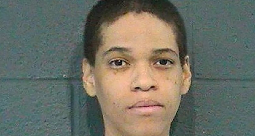 Dejó que sus hijas murieran de hambre y sed encerradas en un auto porque eran una abominación