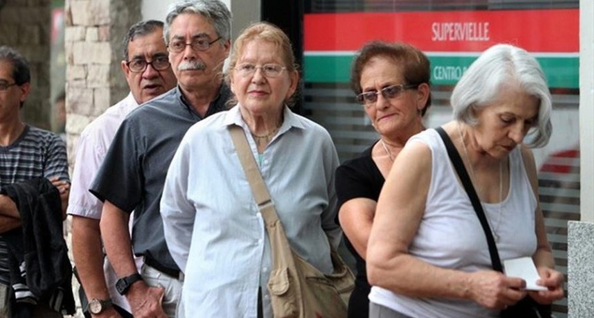 Jubilados cobrarán un plus de $ 900 en octubre y noviembre