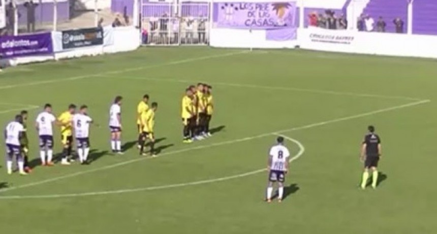 Un jugador de fútbol de Sacachispas imitó al “negro de WhatsApp” y su festejo se viralizó