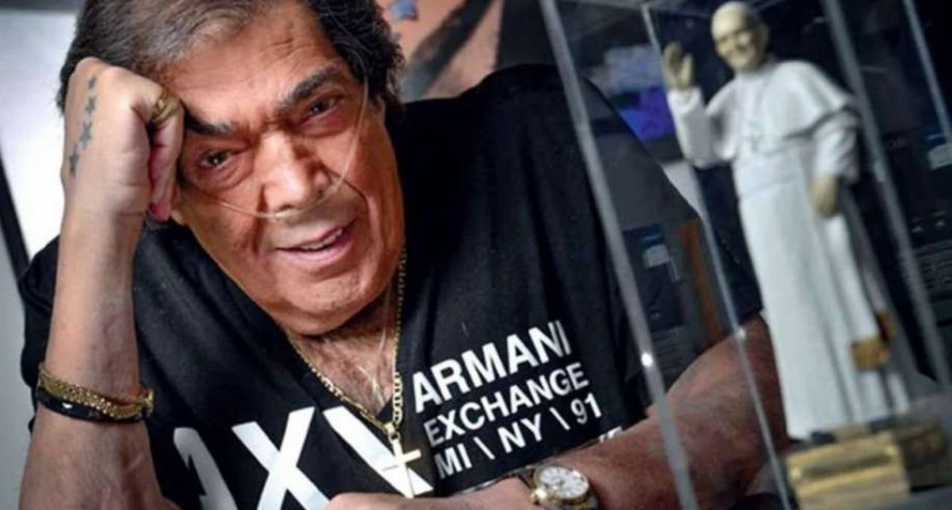 Cacho Castaña: Bajo sedación profunda, con soporte de un respirador artificial