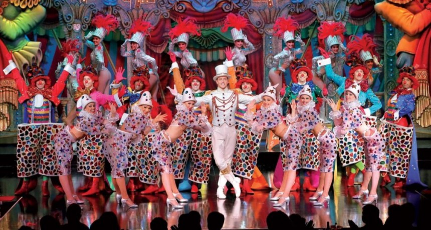 El famoso Moulin Rouge cumplió 130 años