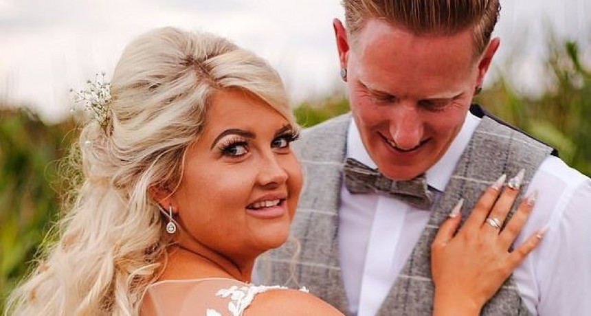 Una novia sorprendió a todos y utilizó las cenizas de su padre para decorar sus uñas