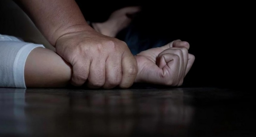 Salvaje violación a una adolescente por un amigo en su casa, debió ser operada la desgarro 