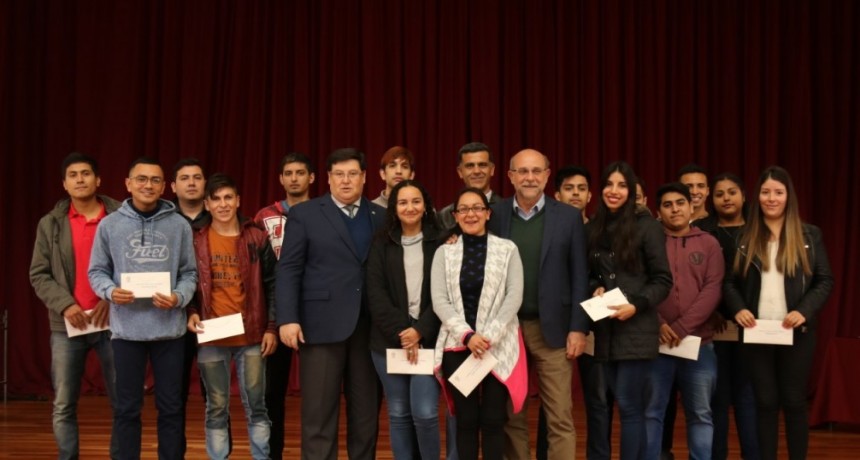 120 nuevos beneficiarios con becas de ayuda económica de la UNCa