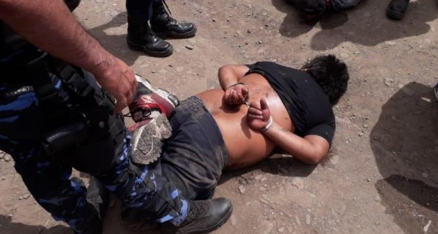 Persecución y tiroteo en violento asalto: Un herido de bala y 5 peligrosos ladrones detenidos