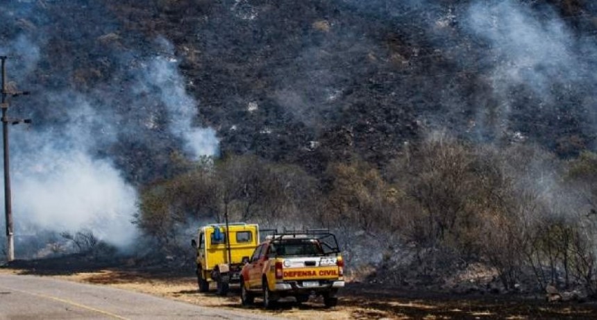 Incendio forestal iniciado en Tucumán ingresa a Catamarca por Paclín