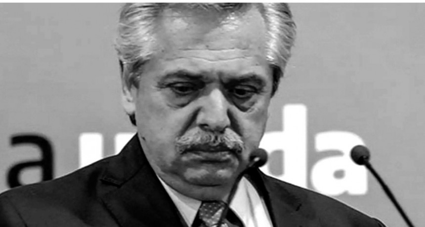 Números negros: la imagen de Alberto Fernández cayó hasta en las encuestas de La Cámpora