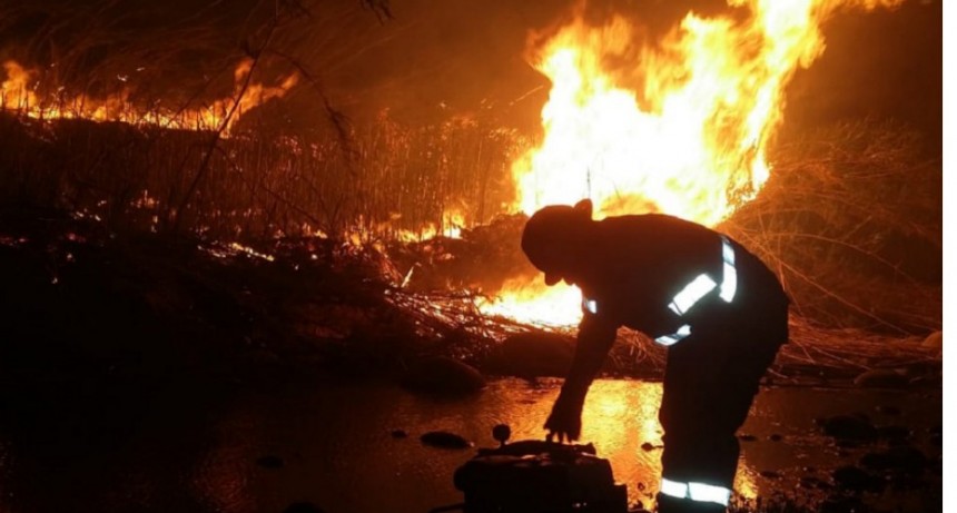  Controlan rápidamente incendios en Banda de Varela y Ancasti  