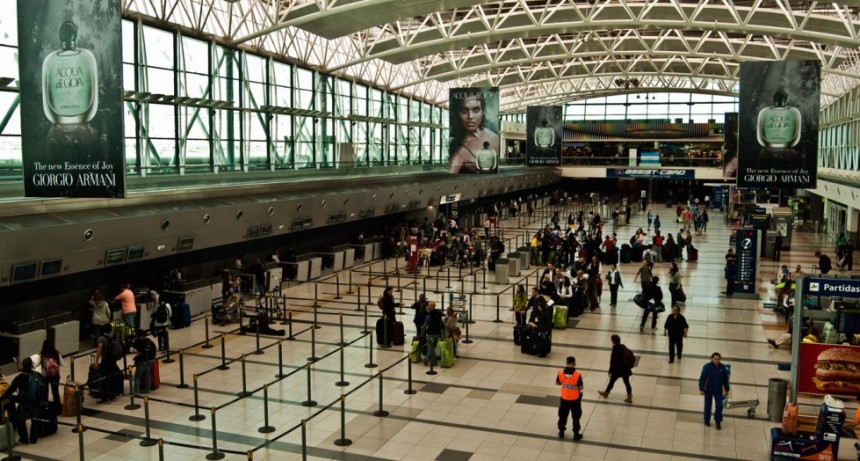 La oposición presentó el “Plan Quedate” para evitar que jóvenes abandonen el país