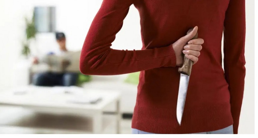 Atacó a su pareja a puñaladas y le cortó un testículo