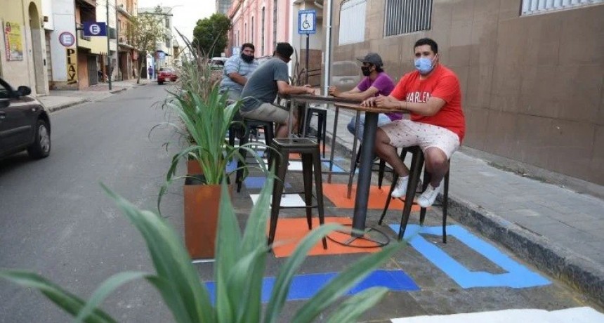 Hacia las calles: ampliación de los bares en el centro