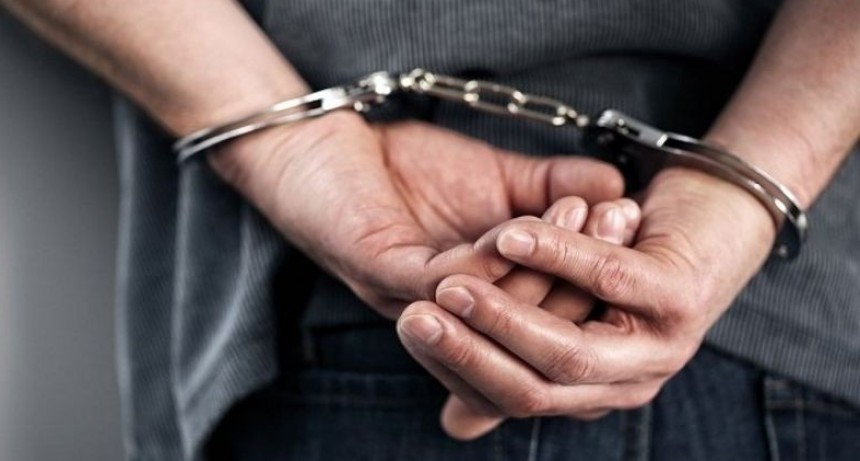 Denunció golpes e intento de abuso en el interior de un calabozo de la Comisaría Quinta