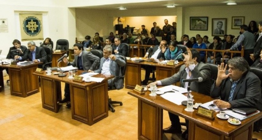 Proyecto:Proponen que los concejales cobren 9 mil y no 17 mil seria el sueldo de un Docente 