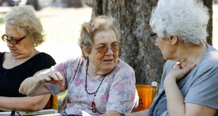 ANSES: Jubilados y pensionados cobrar&iacute;an un bono de 8 mil pesos para fin de a&ntilde;o