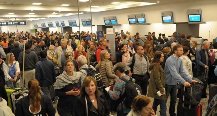 Cancelan m&aacute;s de 50 vuelos de Aerol&iacute;neas Argentinas