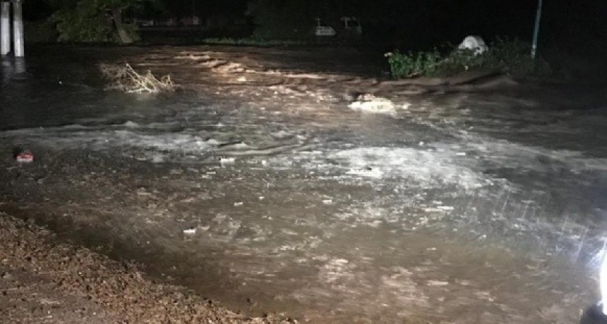 Fuerte tormenta e inundaciones en Santa Rosa