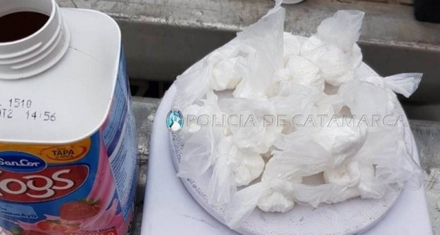 Escond&iacute;a droga en un envase de Yogurt