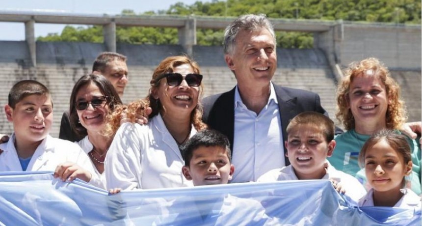 Macri destac&oacute; las obras que realiza Naci&oacute;n y anunci&oacute; que en 2018 se inicia el aeropuerto internacional