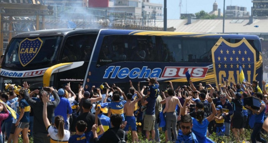 El chofer del micro de Boca: "Perd&iacute; el conocimiento y solt&eacute; el volante; pudo ser una cat&aacute;strofe"