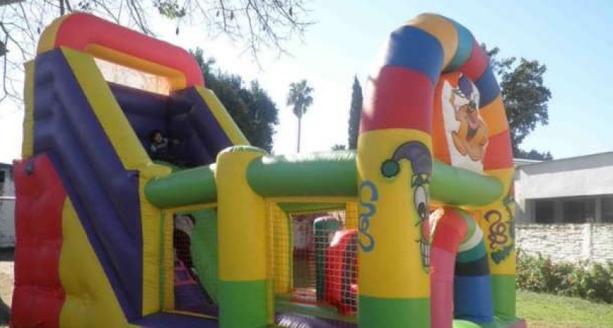 Se desinfl&oacute; el castillo y aplasto a dos ni&ntilde;os 