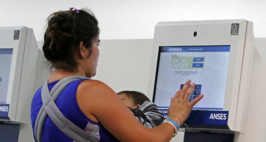 El Gobierno oficializ&oacute; el pago del bono de diciembre en la AUH