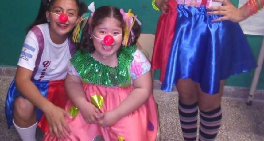 Nahiara pudo disfrutar de la muestra junto a sus compa&ntilde;eritos a pesar de su discapacidad Motora